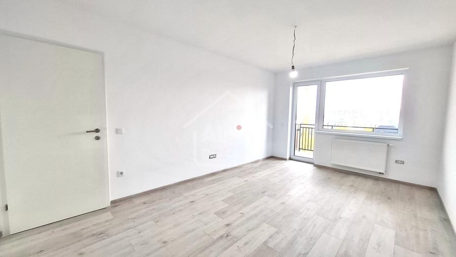 Apartament cu 2 camere decomandat în Tractorul