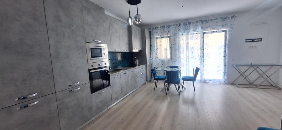 Apartament cu 3 camere semidecomandat în Florești