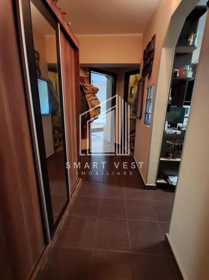 Apartament cu 3 camere semidecomandat, mobilat în Micro 16