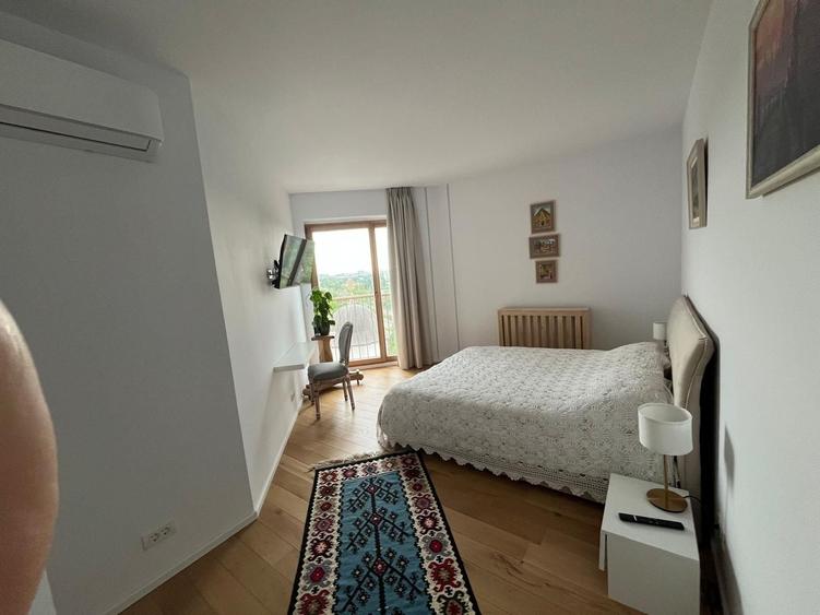 Apartament cu 3 camere semidecomandat, mobilat în P-ta Presei Libere