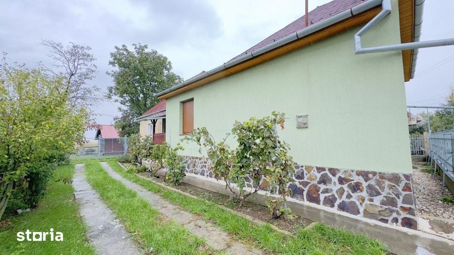 Casă cu 4 camere cu Teren 3405 Mp în Petrești
