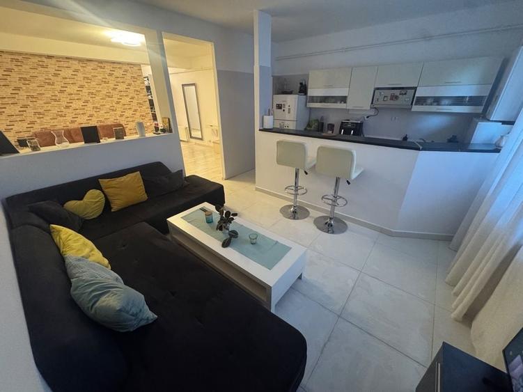 Apartament cu 2 camere nedecomandat în Apărătorii Patriei
