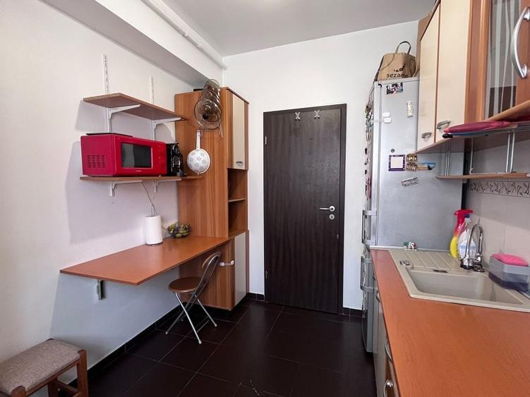 Apartament cu 2 camere decomandat în Roșu