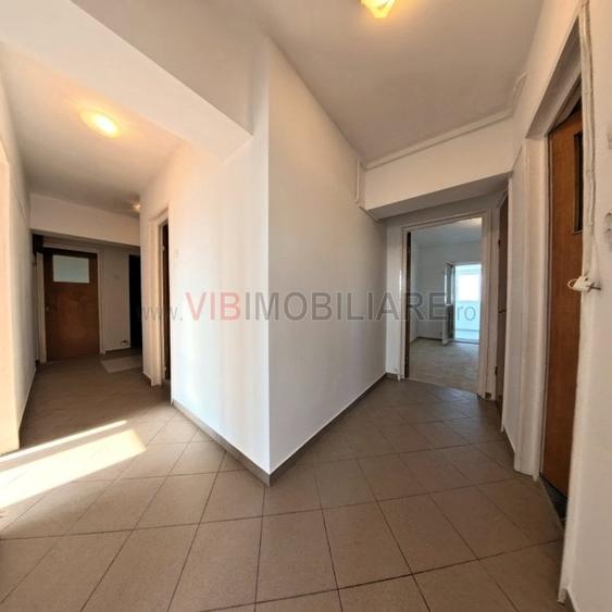Apartament cu 4 camere decomandat în Amzei