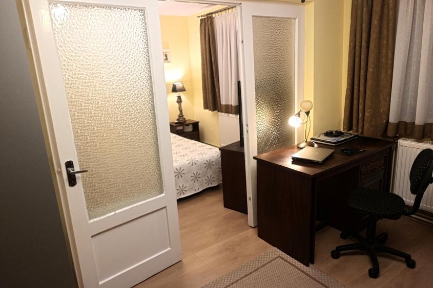 Apartament cu 5 camere decomandat, mobilat în Aurel Vlaicu