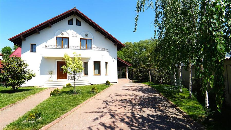 Casă cu 4 camere cu Teren 700 Mp în Central