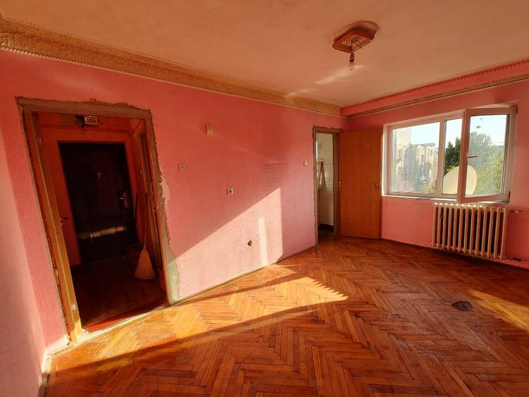 Apartament cu 2 camere semidecomandat în 1 Mai