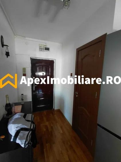Apartament cu 2 camere semidecomandat, mobilat în Titan