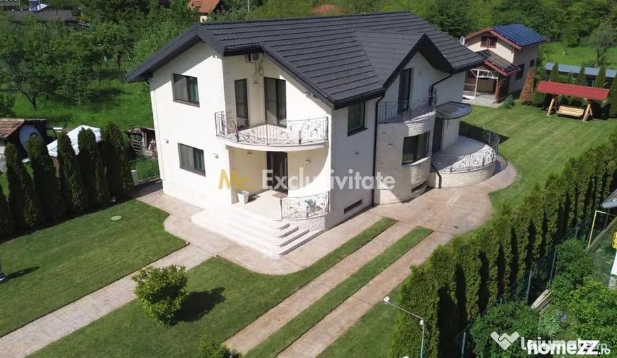Casă cu 7 camere cu Teren 1042 Mp în Cornu