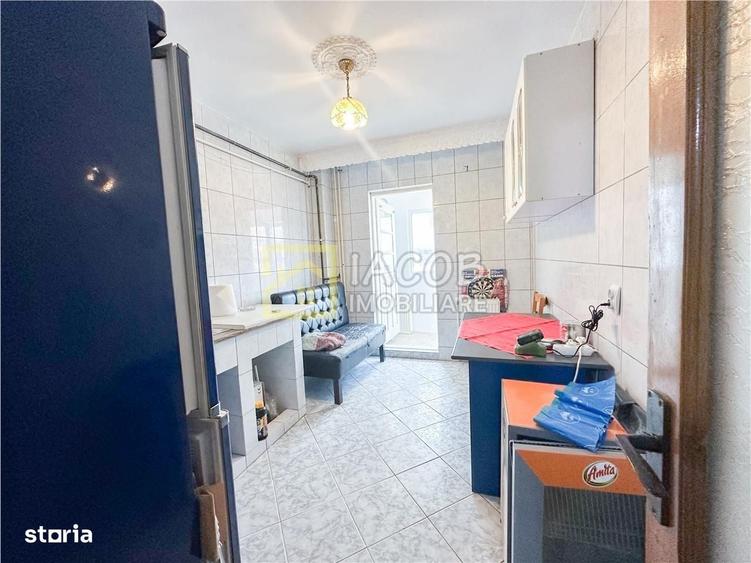 Apartament cu 3 camere decomandat în Milcov