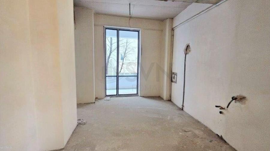 Apartament cu 3 camere decomandat în Mihai Bravu