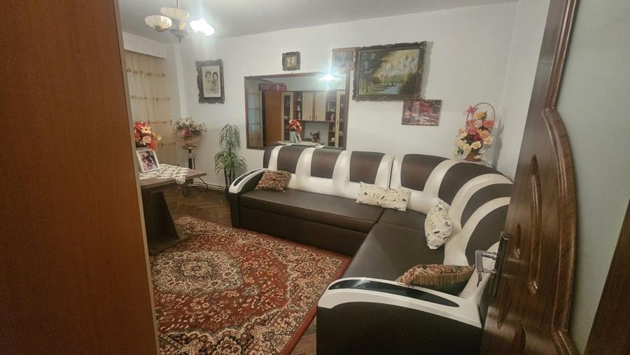 Apartament cu 3 camere decomandat, mobilat în Cetate