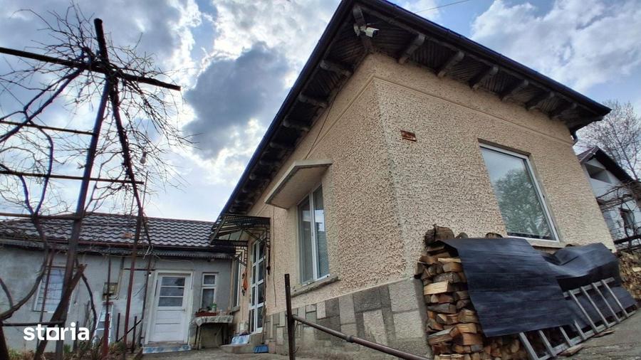 Casă cu 4 camere cu Teren 1600 Mp în Poiana
