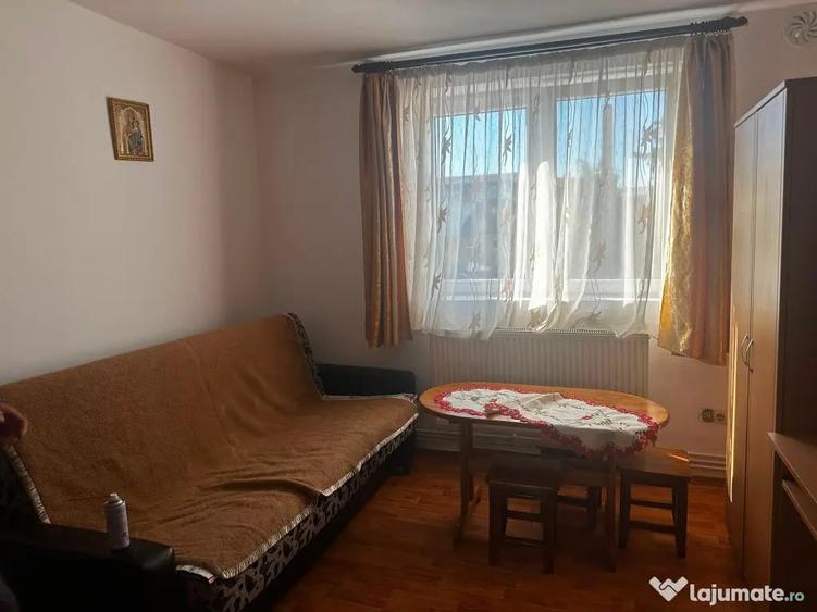 Apartament cu 2 camere nedecomandat în Decebal