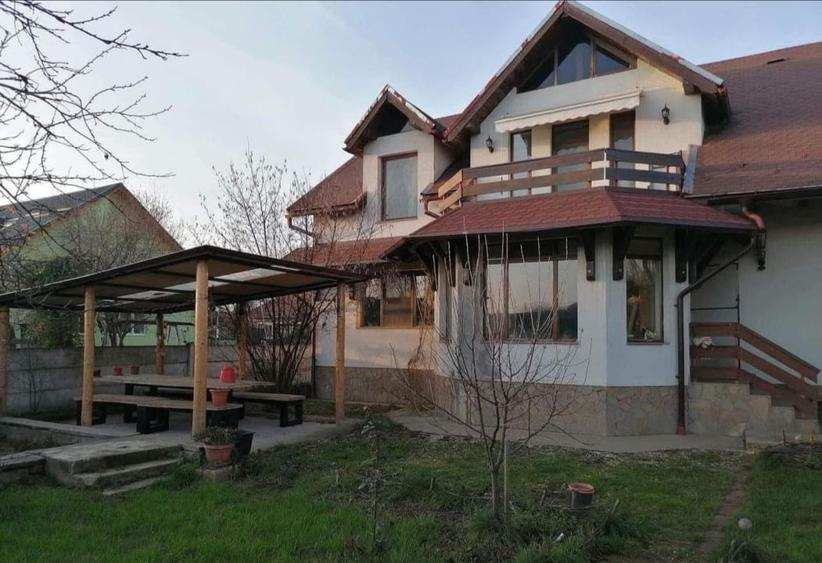 Casă individuală cu 6 camere cu Canalizare în Târgu Lăpuș