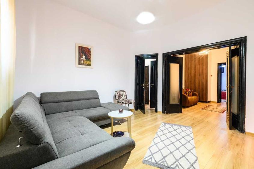 Apartament cu 3 camere decomandat în Moșilor