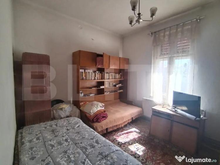 Casă cu 4 camere cu Teren 740 Mp în Cetate
