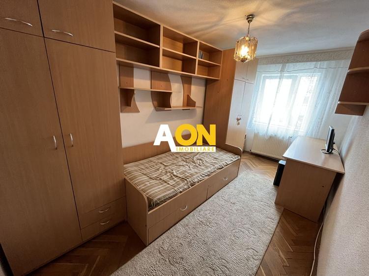 Apartament cu 3 camere decomandat, mobilat în Cetate
