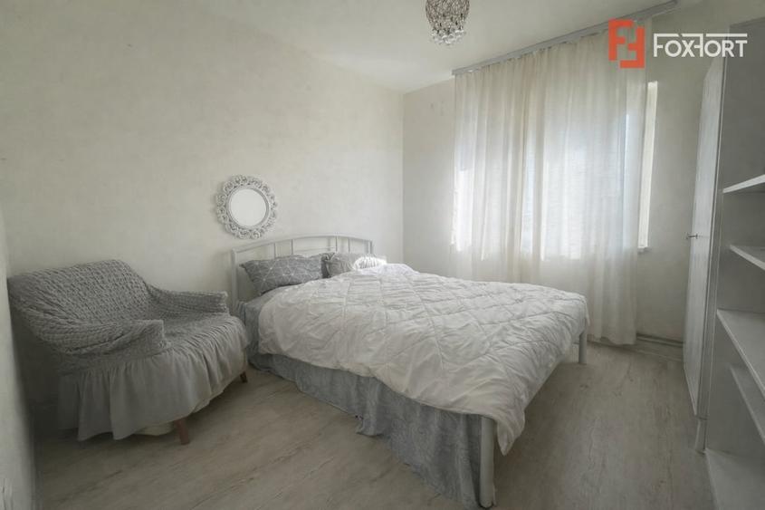 Apartament cu 3 camere semidecomandat, mobilat în Micălaca