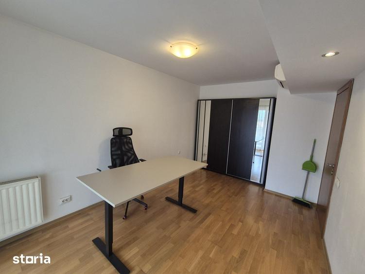 Apartament cu 3 camere în Centrul Civic