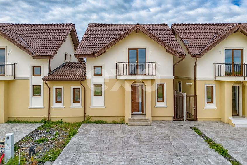 Duplex cu 4 camere cu Canalizare în Covaci