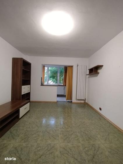 Apartament cu 3 camere decomandat în Răcădău
