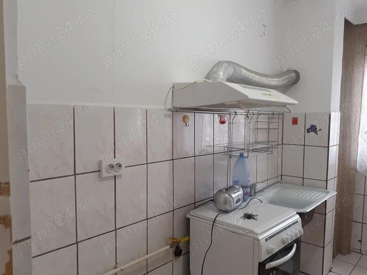 Apartament cu 3 camere semidecomandat în Hipodrom