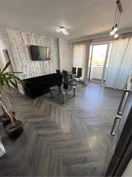 Apartament cu 3 camere nedecomandat în Exterior Vest