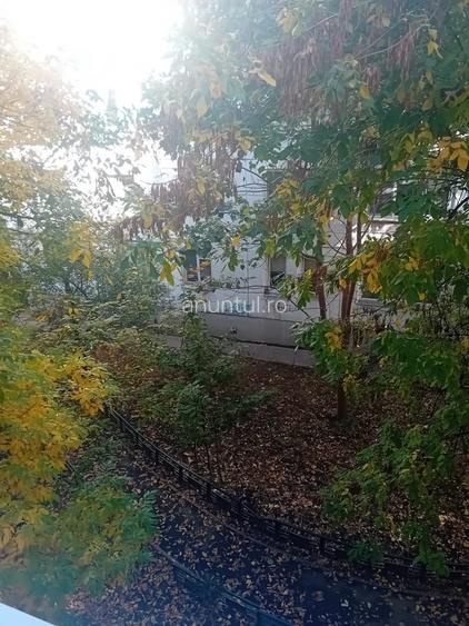 Piata Moghioros, metrou Parc Drumul Taberei
