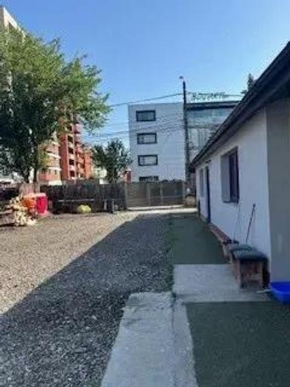 inchiriez casa impartita in 3 apartamente , curent trifazat si cu curte mare , langa Scoala British - 4
