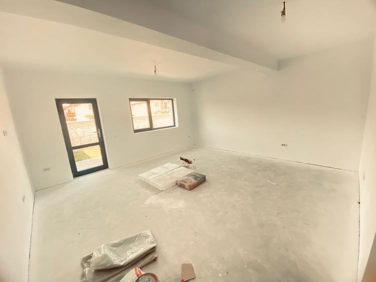 Duplex cu 4 camere si mansarda. Curte 250 mp. Comision 0 - 9