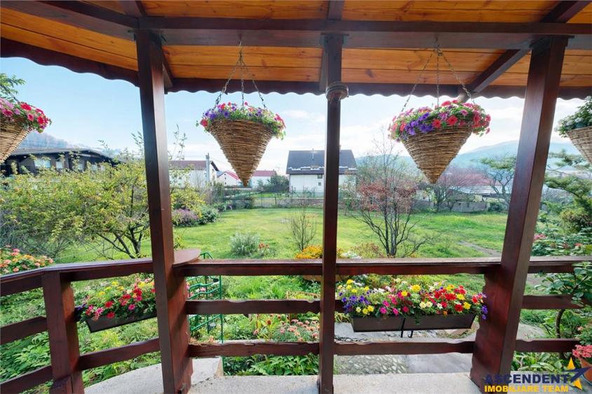 Proprietate rustica la 1 km de Castelul Bran:Doua unitati du - 4