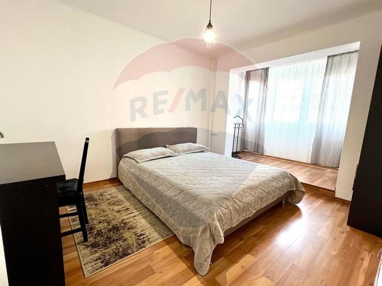 De închiriat apartament cu 3 camere, în zona Dacia - 5