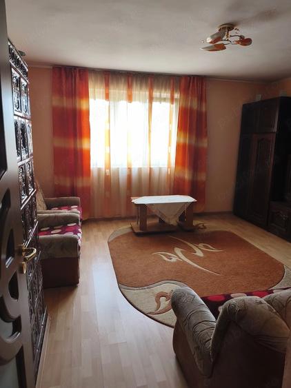 Apartament cu 3 camere decomandat în Todirești