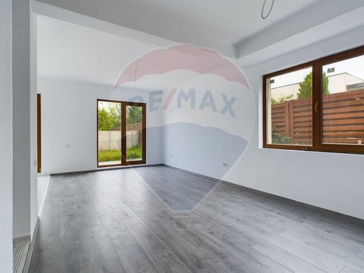 Casa de vanzare + teren 1000 mp - 9