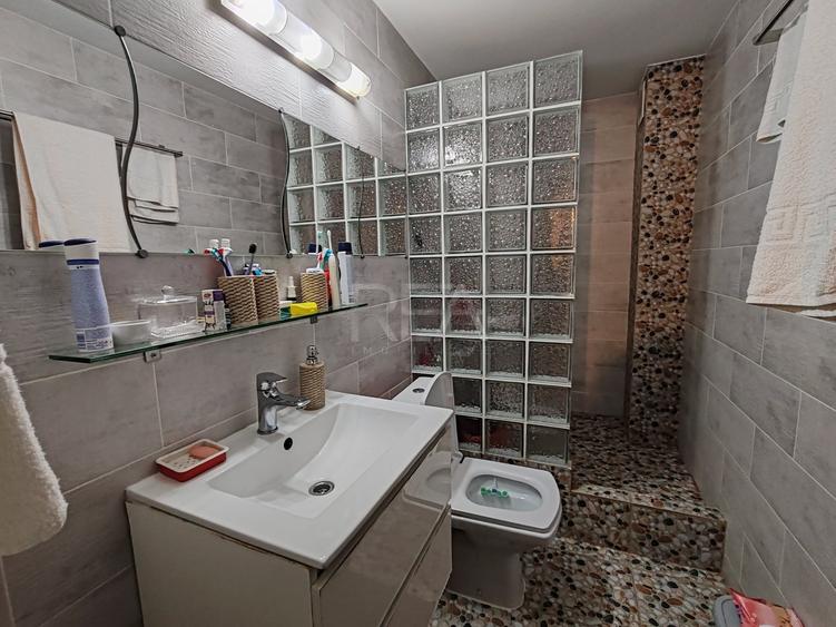 3 camere, decomandat, et 2/8, anvelopat- 13 Septembrie - 17