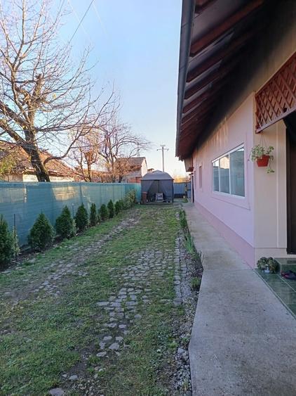 Casa si teren de vanzare - 1