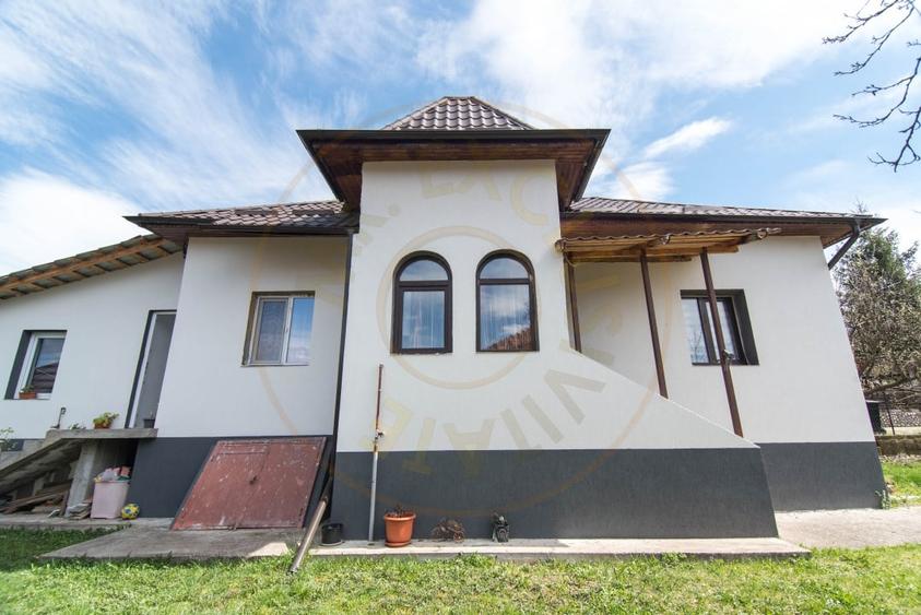 Casa gata de mutat+teren 1000 mp in zona de deal, jud. Arges - 1