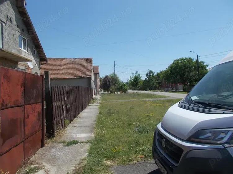 Casa neterminata langa Timisoara, Sacalaz, central, asfalt, utilitati, 1015 mp, FS=15,38mp. Com=0% - 13