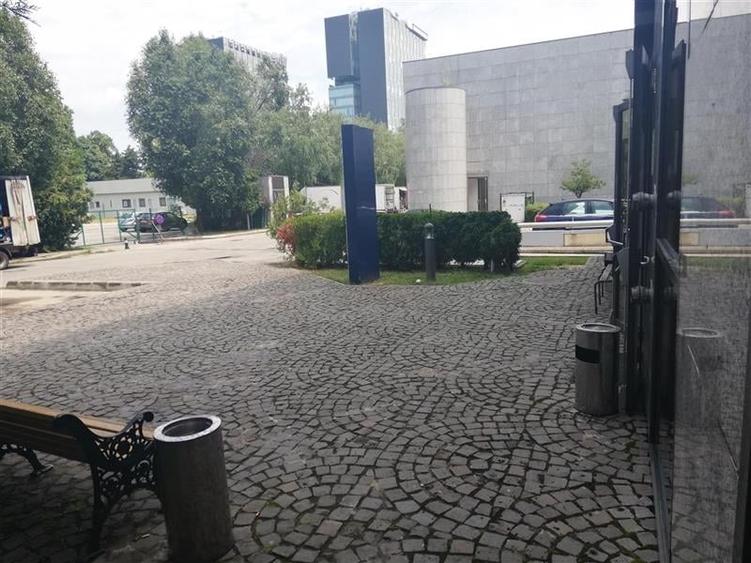 Inchiriere Spatii Comerciale de la 37 mp - 23