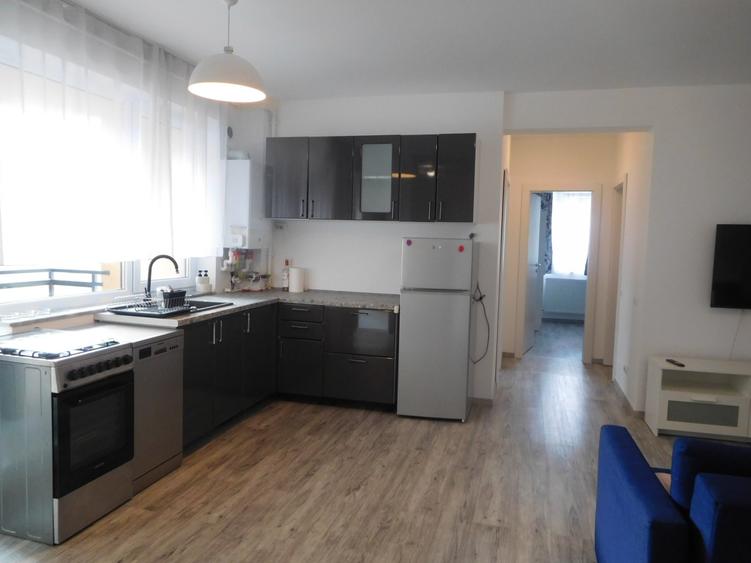 chirie apartament 3 camere, bloc nou, garaj, Centru - 1