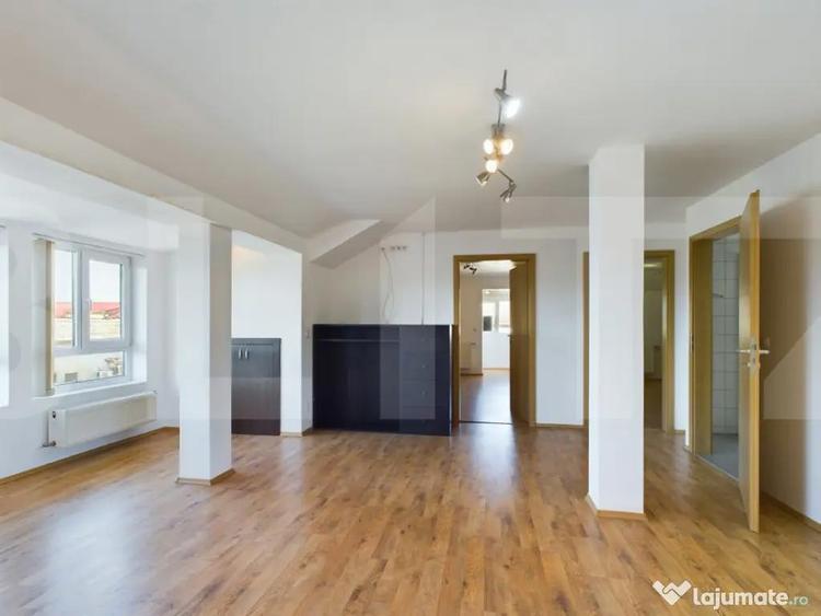 Apartament cu 4 camere semidecomandat, mobilat în Girocului