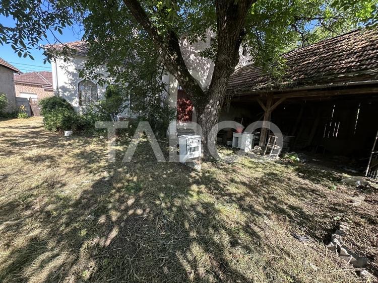 Casa cu potential de investitie in centrul satului 1540 mp teren - 6