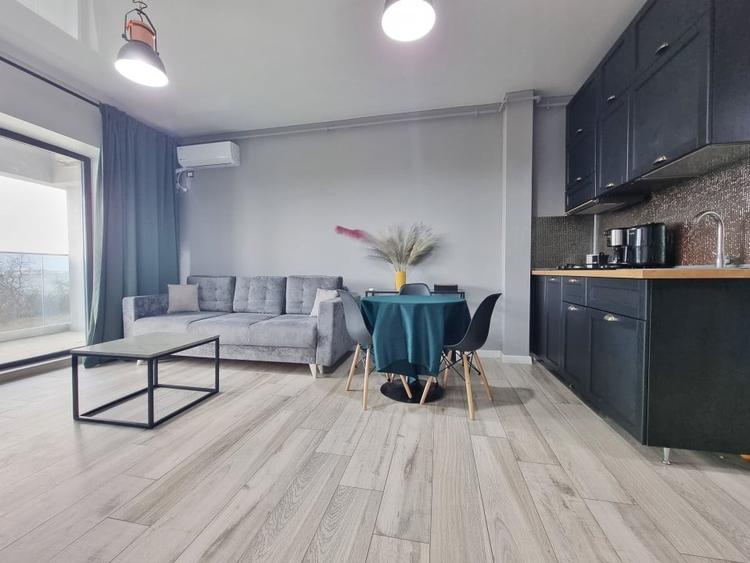 Rezidenta centrala in Mamaia cu vedere frontala catre lac - 2