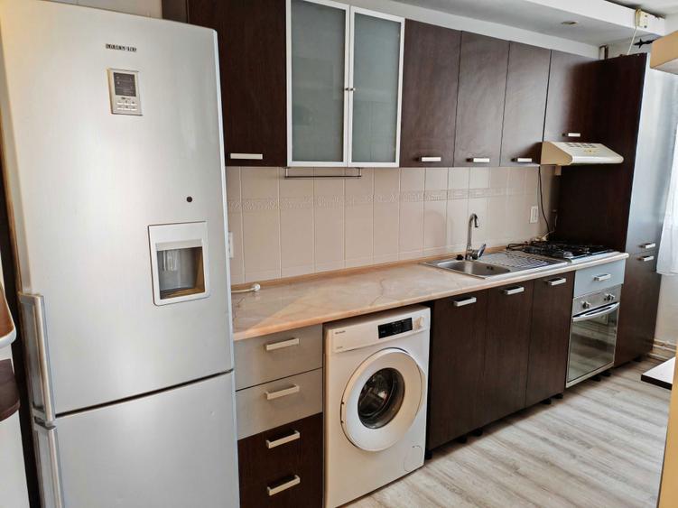 Inchiriez apartament 3 camere Brasov - 1