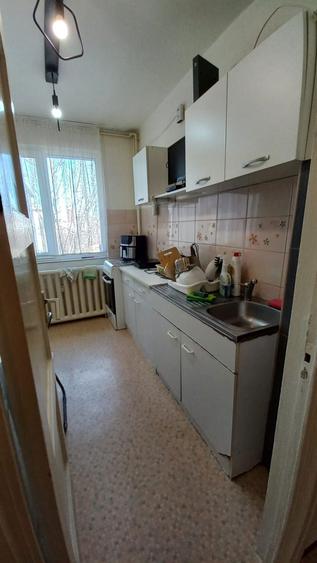 Inchiriez o camera intr-un apartament cu 3 camere - 3