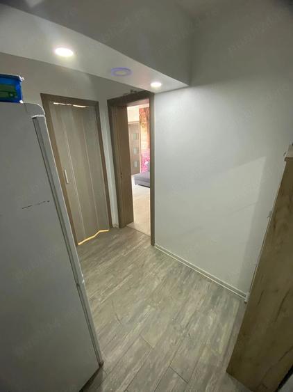 Apartament cu 2 camere semidecomandat în Petrișor