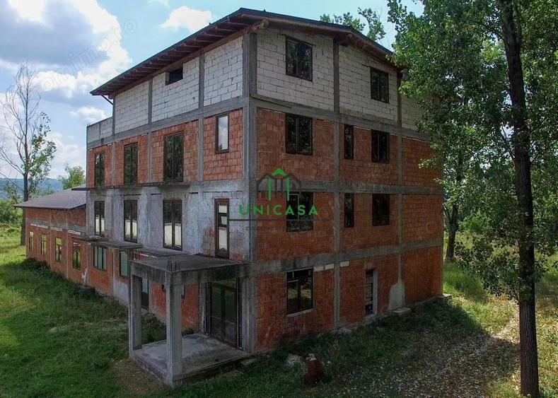 Pensiune de Vanzare cu Priveli?te Panoramica catre Raul Olt - 2