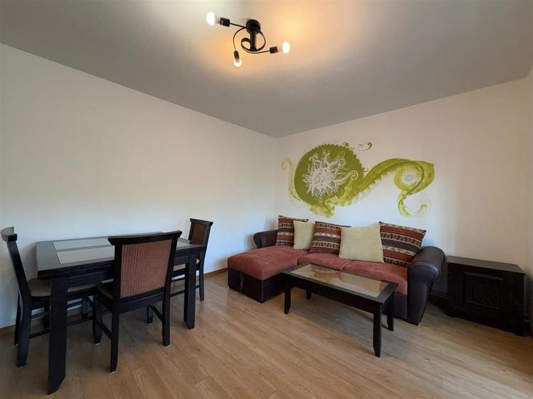 Apartament cu 4 camere decomandat în Podu Roș