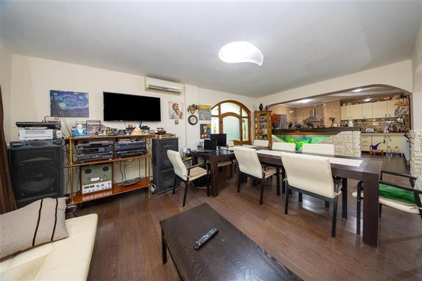 Vanzare Vila/Pensiune 11 camere zona Mamaia Nord langa plaja - 18